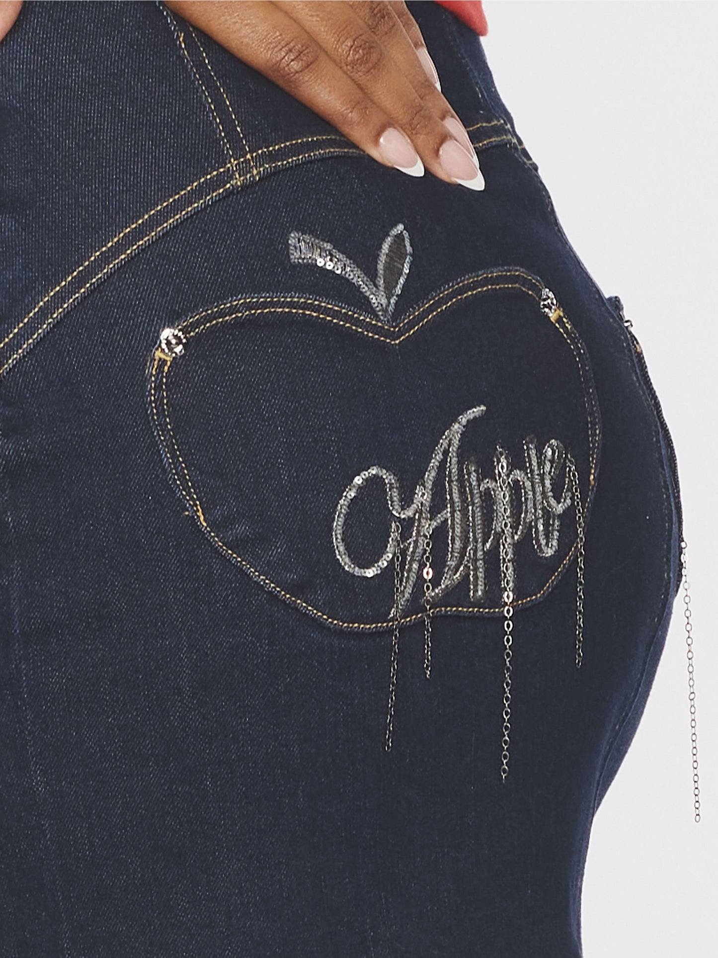 APPLE BOTTOM JEANS - AFJ-4108
CHAIN LINKS SIGNATURE APPLE JEAN DARK - 3