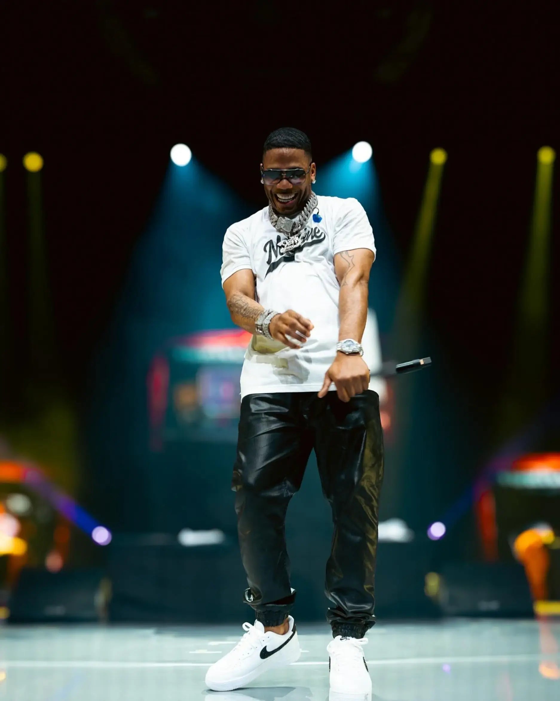 Apple Bottom Jeans - About - Nelly