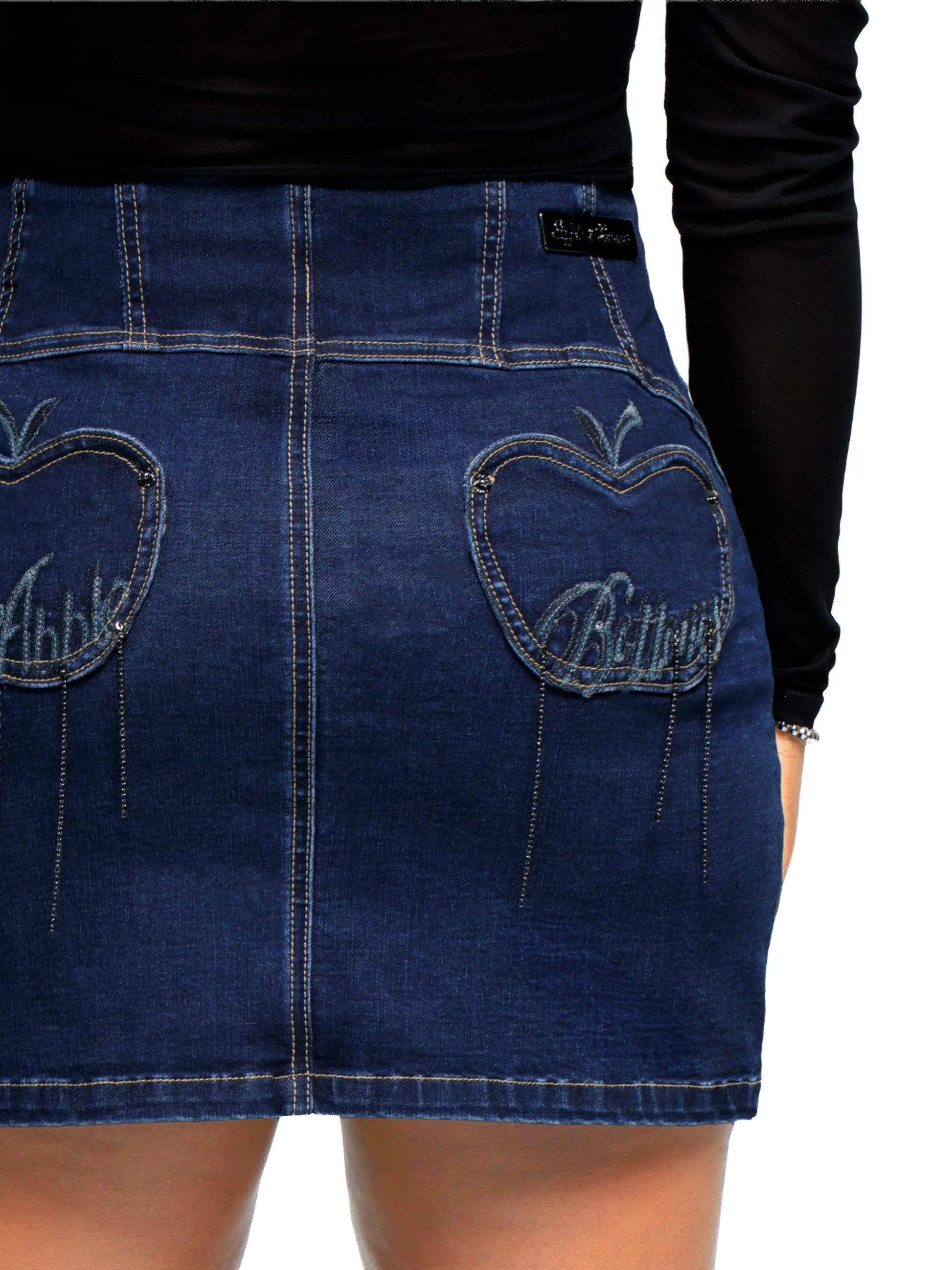 APPLE BOTTOM JEANS - AFJ-4108
CHAIN LINKS SIGNATURE APPLE JEAN DARK - 10