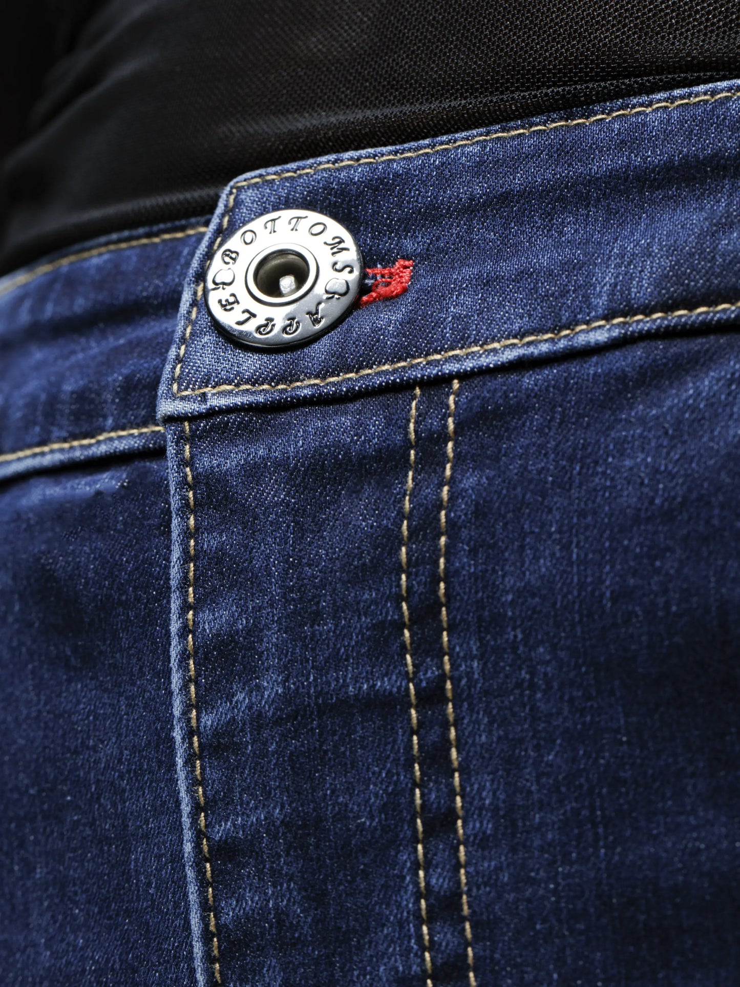 APPLE BOTTOM JEANS - AFJ-4108
CHAIN LINKS SIGNATURE APPLE JEAN DARK - 11